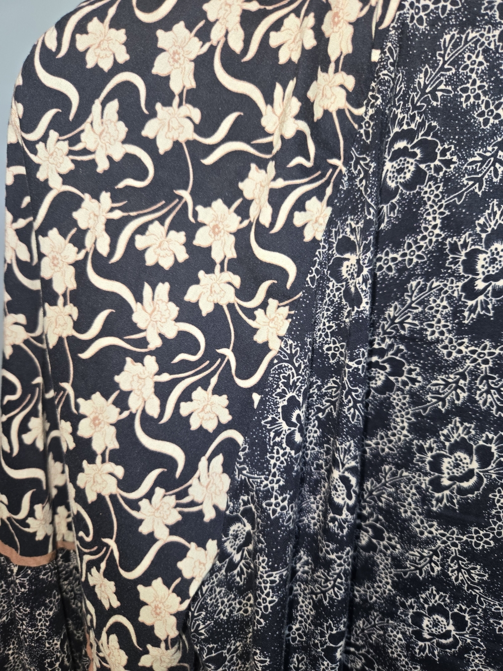 Tribal Navy and Cream Mixed-Print V-Neck Blouse Womens Size Small Petite - Picture 8 of 12